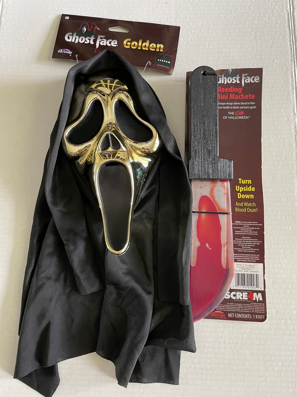 SCREAM GHOST FACE GOLD MASK AND BLOODY MACHETE HALLOWEEN COSTUME SET